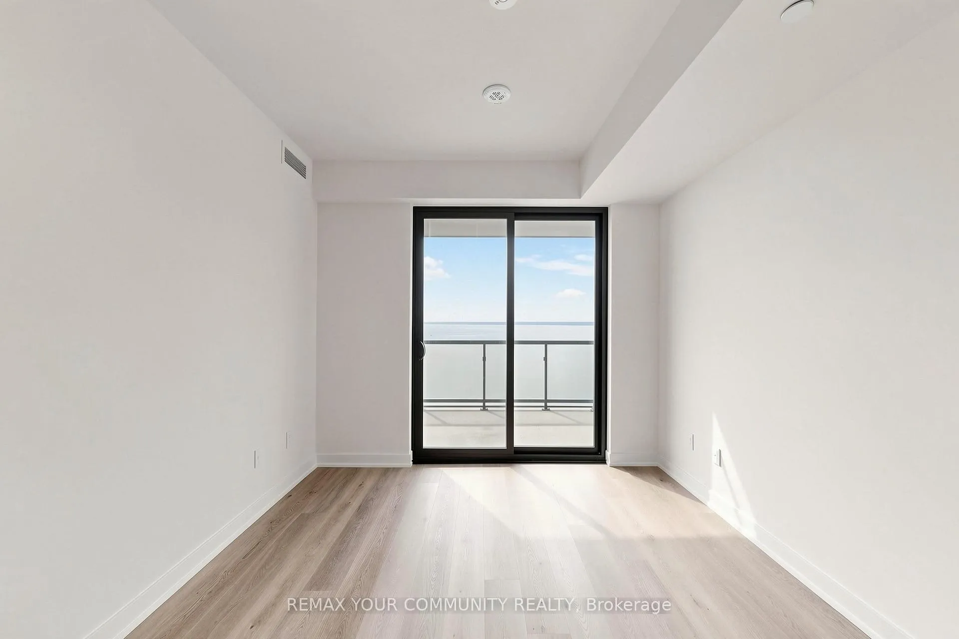 Photo 6 of Unit 1607, 2075 Lakeshore Road, Burlington, Brant — HOMEH