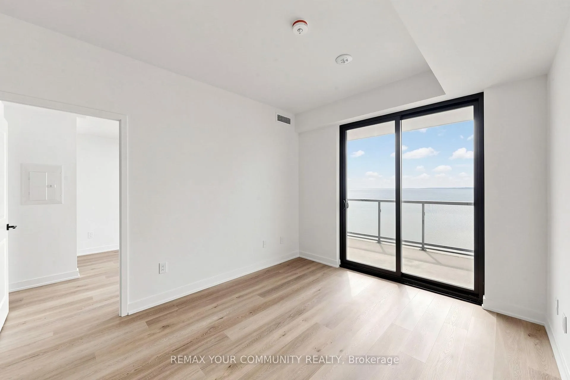 Photo 7 of Unit 1607, 2075 Lakeshore Road, Burlington, Brant — HOMEH