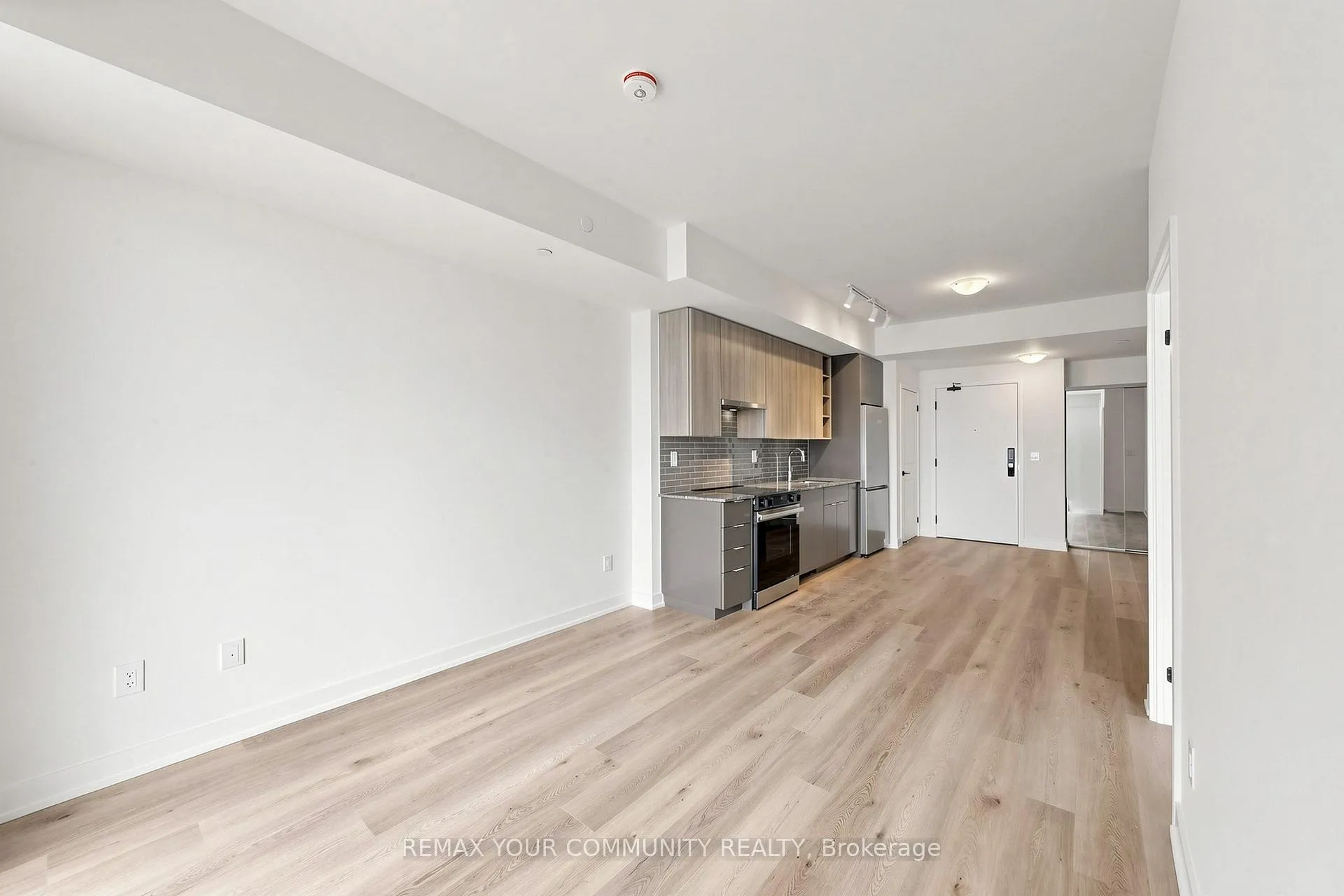Photo 9 of Unit 1607, 2075 Lakeshore Road, Burlington, Brant — HOMEH