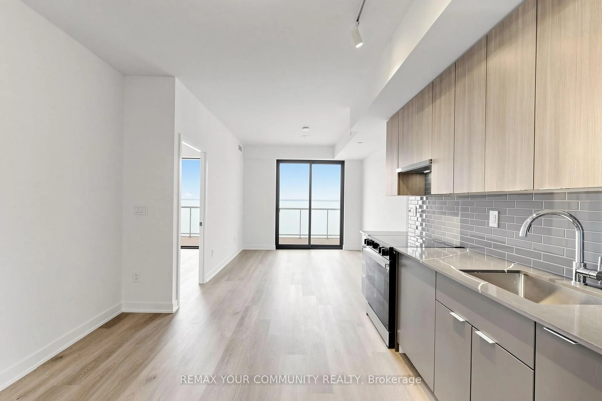 Photo 12 of Unit 1607, 2075 Lakeshore Road, Burlington, Brant — HOMEH