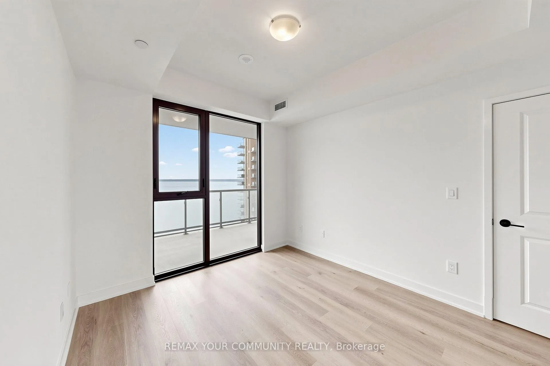 Photo 16 of Unit 1607, 2075 Lakeshore Road, Burlington, Brant — HOMEH