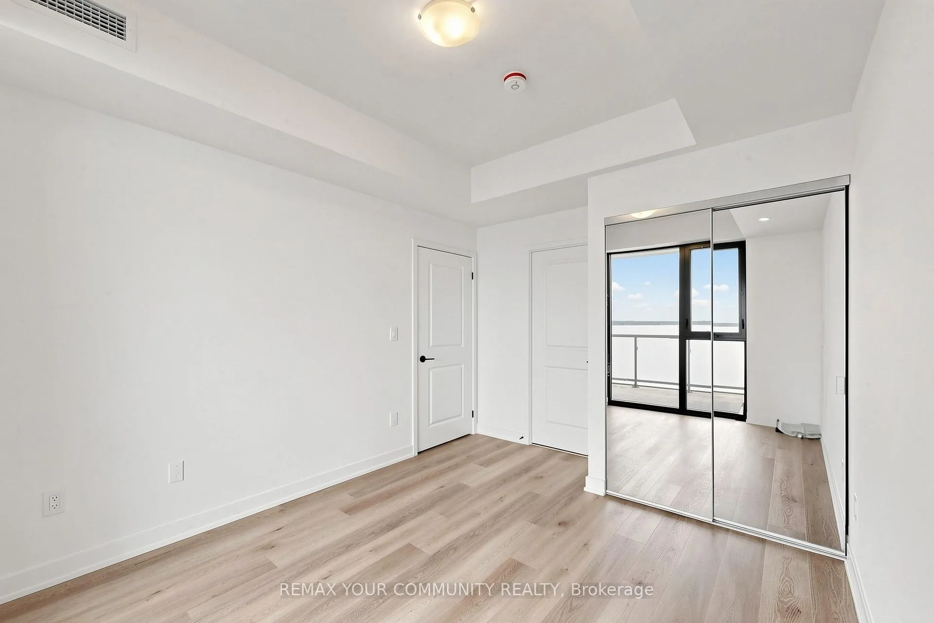 Photo 17 of Unit 1607, 2075 Lakeshore Road, Burlington, Brant — HOMEH