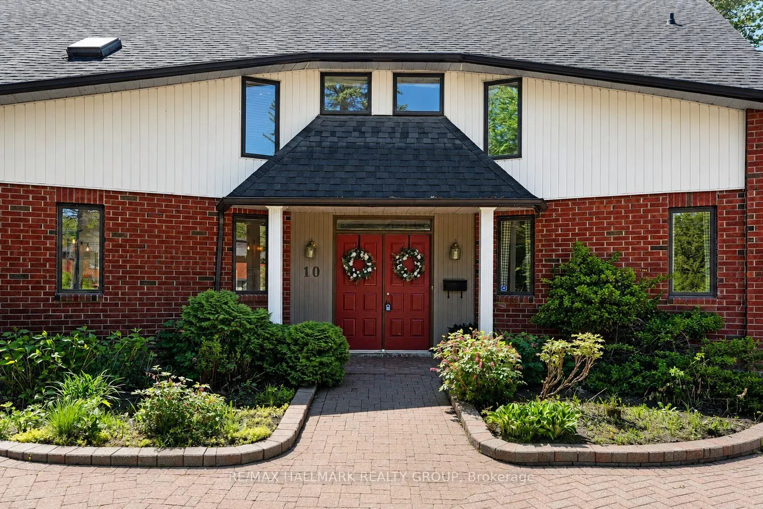 Photo 2 of 10 Coxford Street, Ottawa, Rothwell Heights — HOMEH