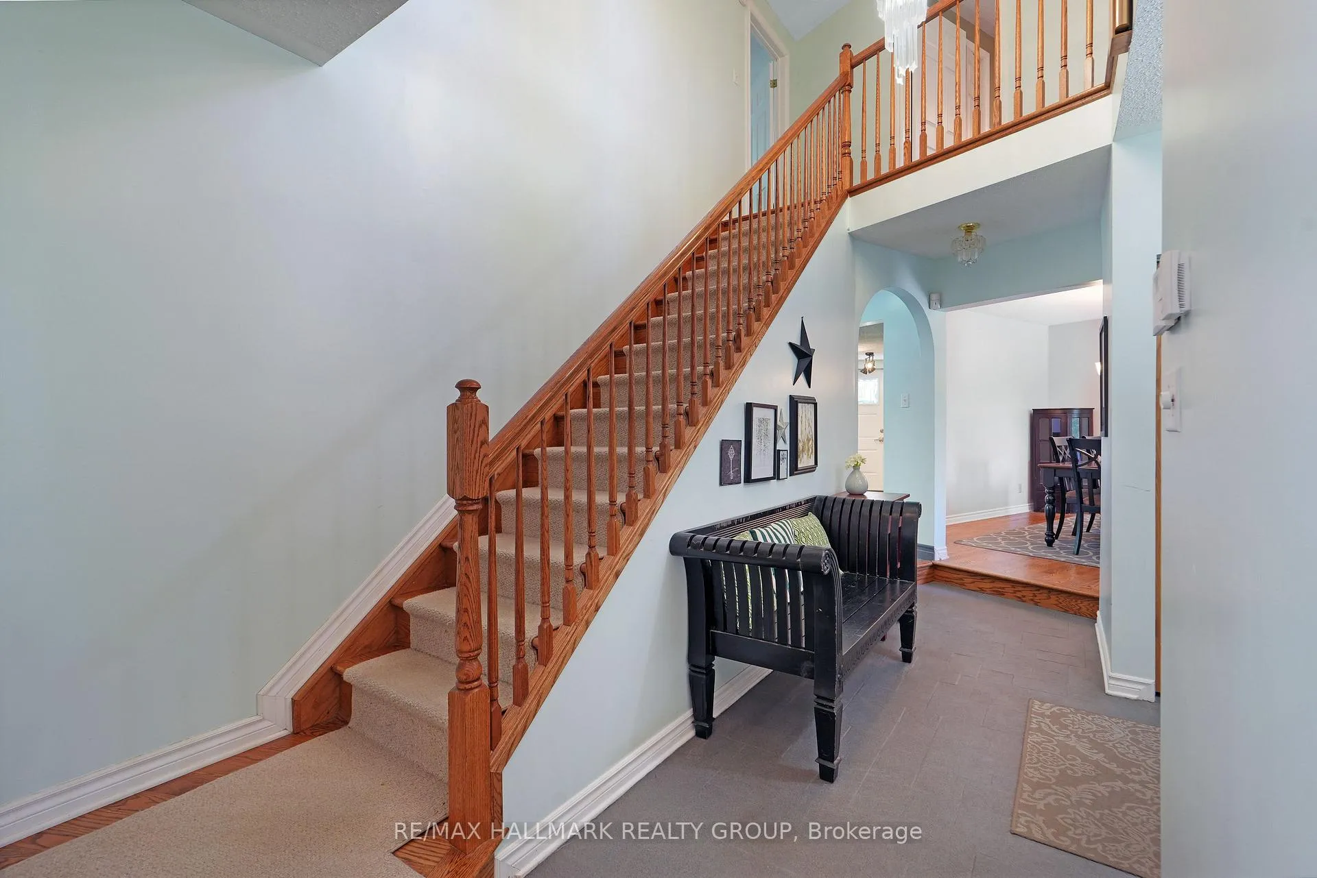 Photo 3 of 10 Coxford Street, Ottawa, Rothwell Heights — HOMEH