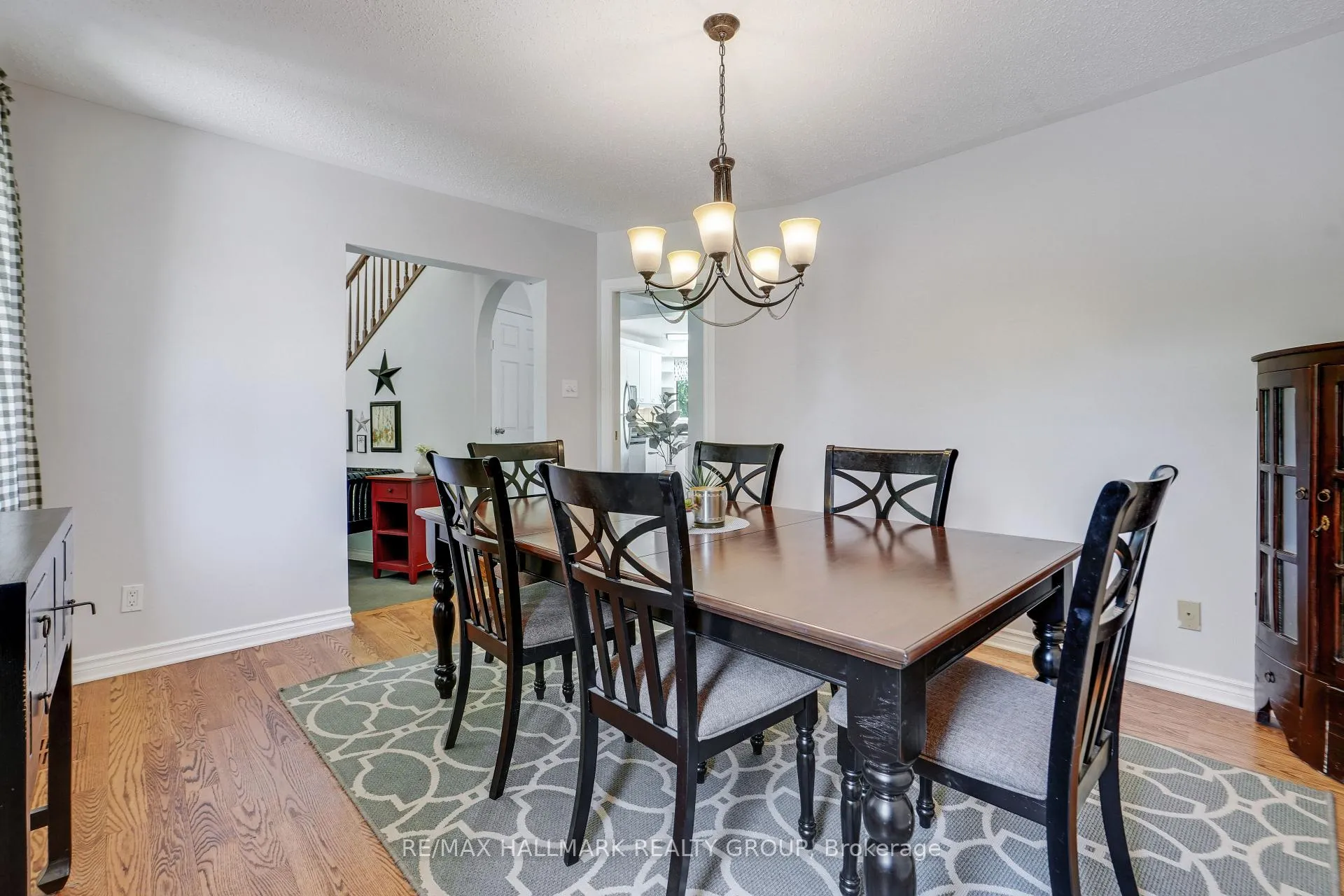 Photo 4 of 10 Coxford Street, Ottawa, Rothwell Heights — HOMEH