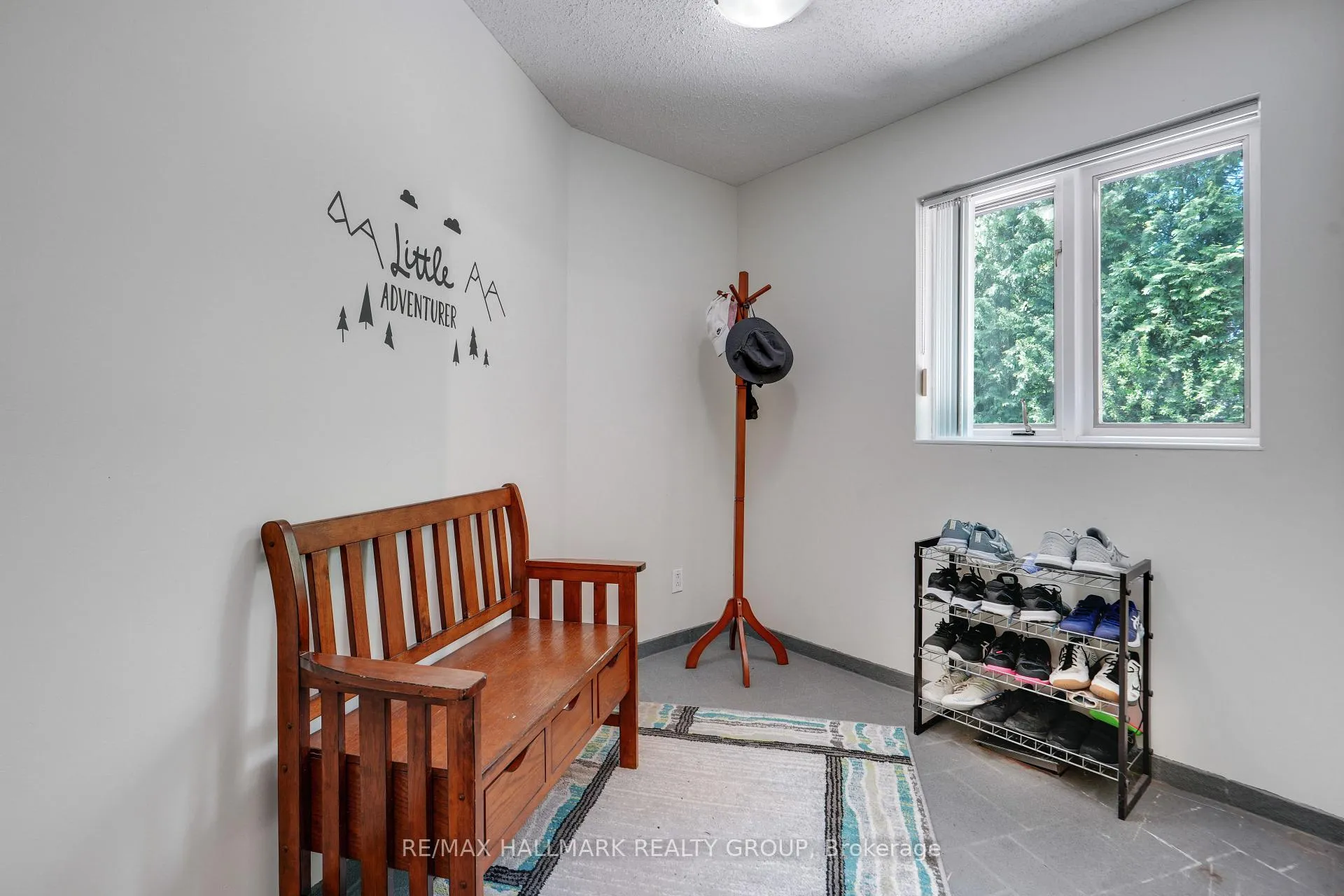 Photo 8 of 10 Coxford Street, Ottawa, Rothwell Heights — HOMEH