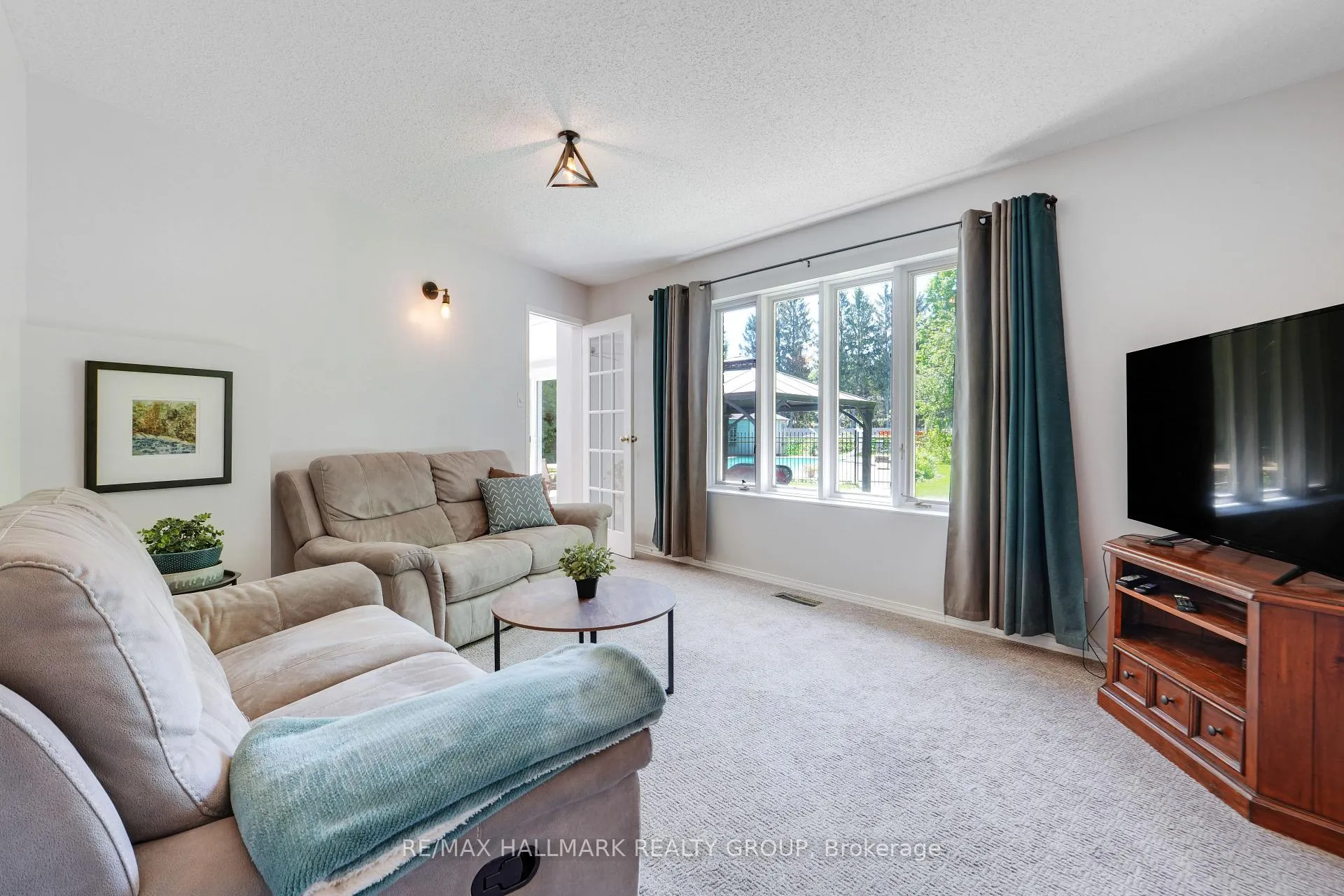 Photo 10 of 10 Coxford Street, Ottawa, Rothwell Heights — HOMEH