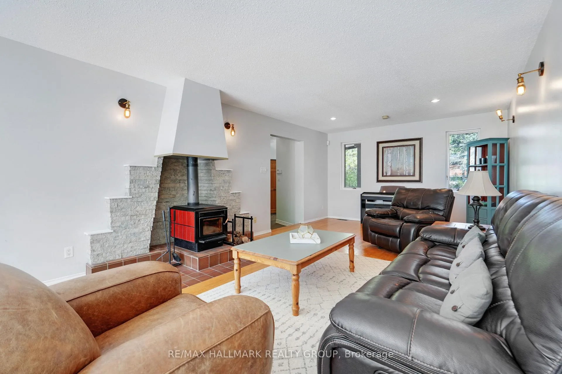 Photo 11 of 10 Coxford Street, Ottawa, Rothwell Heights — HOMEH