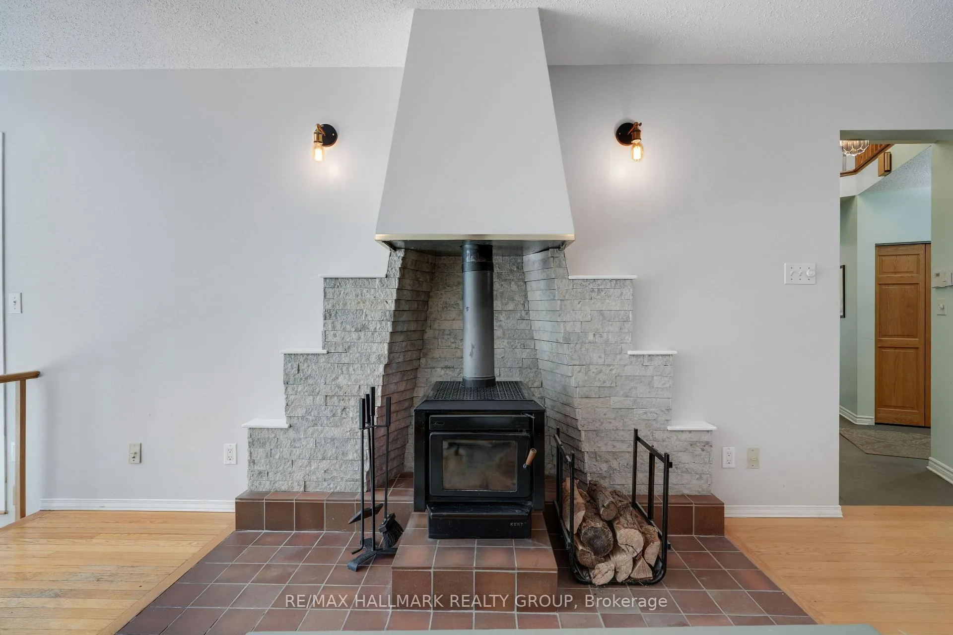 Photo 12 of 10 Coxford Street, Ottawa, Rothwell Heights — HOMEH