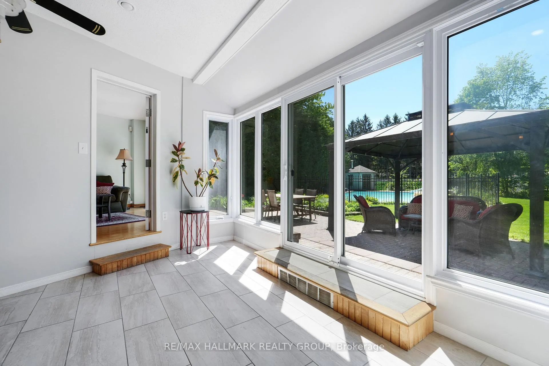 Photo 14 of 10 Coxford Street, Ottawa, Rothwell Heights — HOMEH