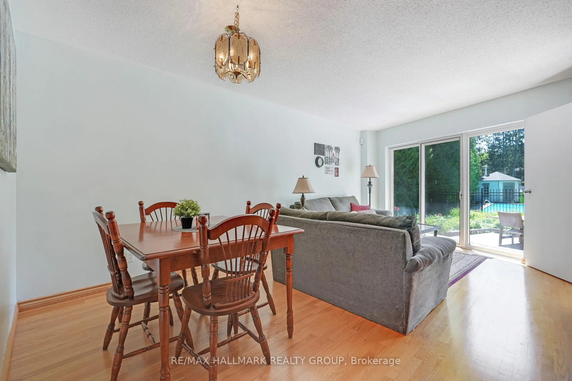 Photo 16 of 10 Coxford Street, Ottawa, Rothwell Heights — HOMEH