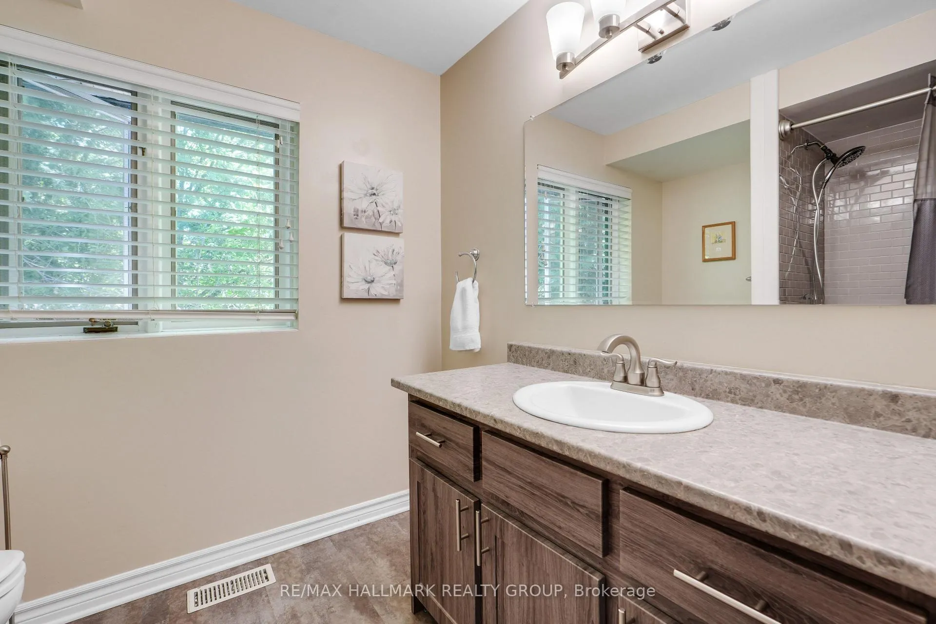 Photo 22 of 10 Coxford Street, Ottawa, Rothwell Heights — HOMEH