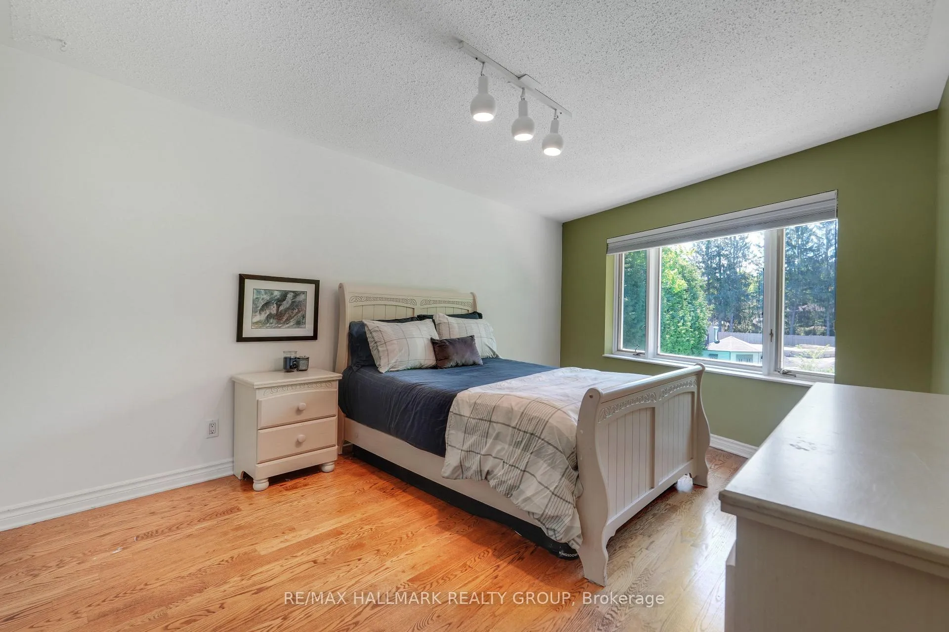 Photo 23 of 10 Coxford Street, Ottawa, Rothwell Heights — HOMEH