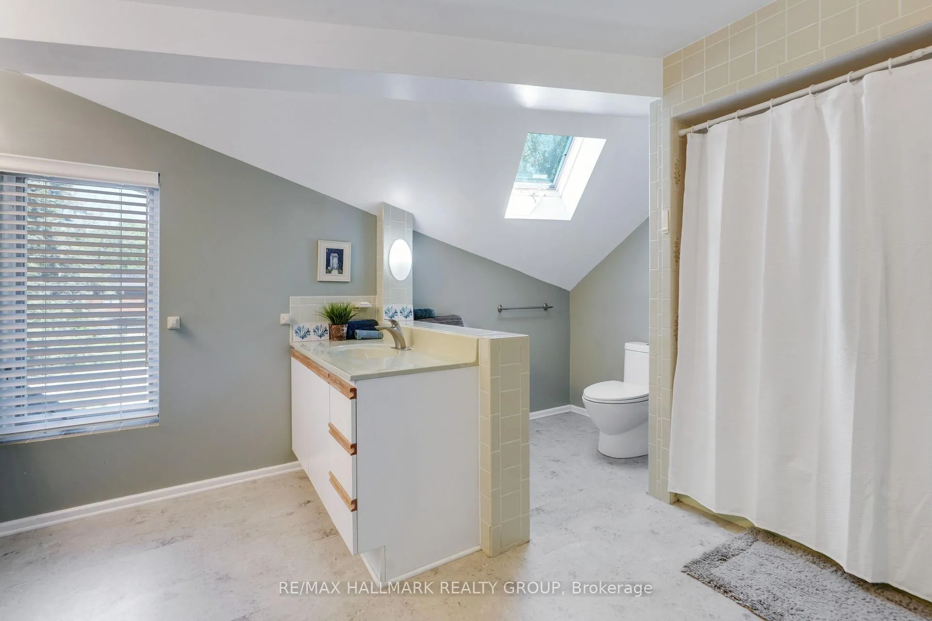 Photo 25 of 10 Coxford Street, Ottawa, Rothwell Heights — HOMEH