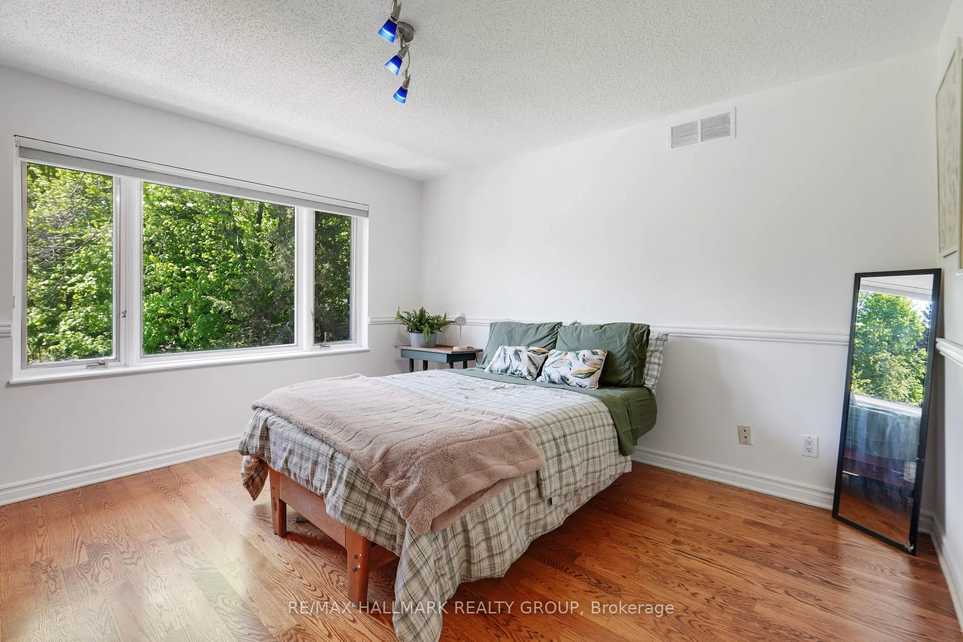 Photo 27 of 10 Coxford Street, Ottawa, Rothwell Heights — HOMEH