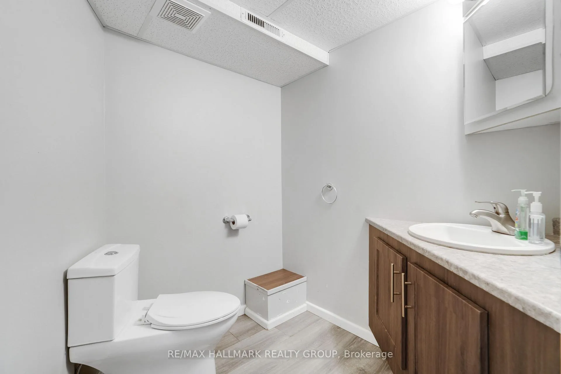 Photo 37 of 10 Coxford Street, Ottawa, Rothwell Heights — HOMEH