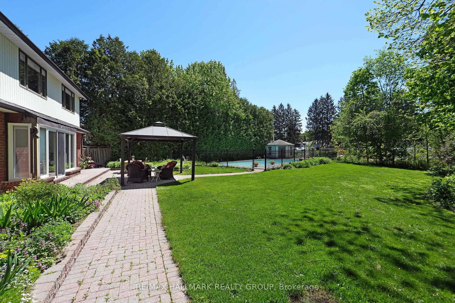 Photo 40 of 10 Coxford Street, Ottawa, Rothwell Heights — HOMEH