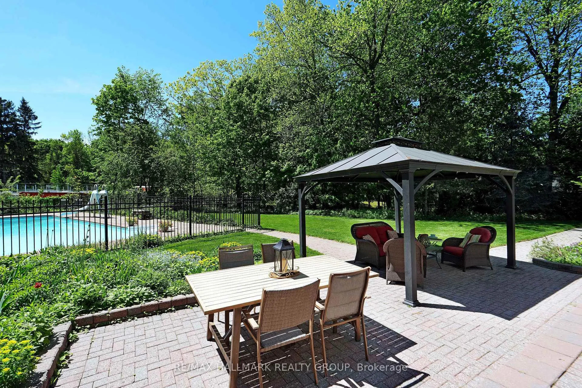 Photo 41 of 10 Coxford Street, Ottawa, Rothwell Heights — HOMEH