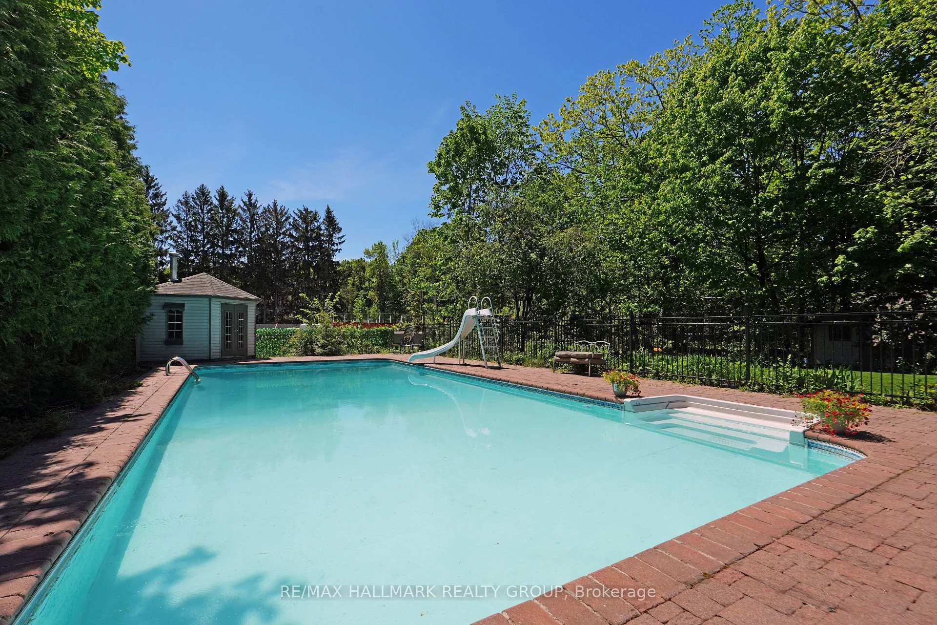 Photo 44 of 10 Coxford Street, Ottawa, Rothwell Heights — HOMEH