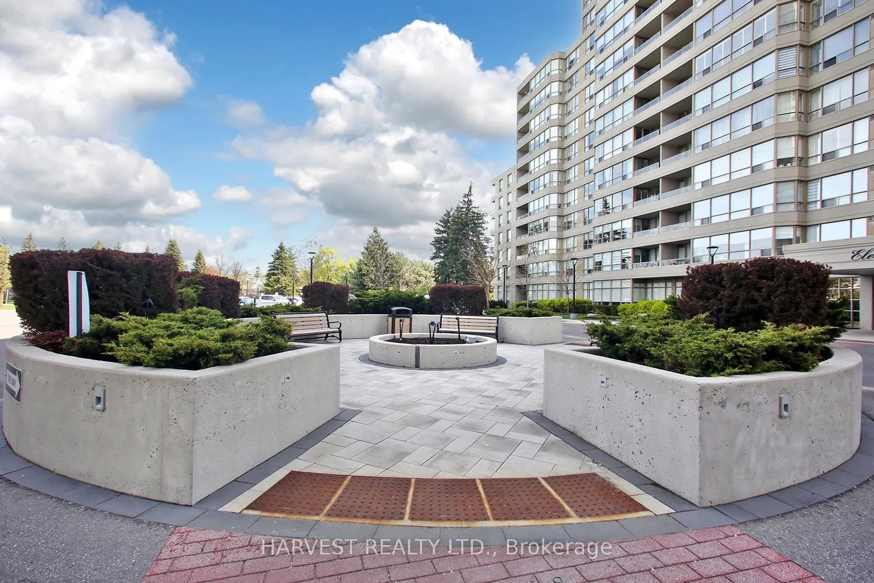 Photo 3 of Unit 1402, 7 Townsgate Drive, Vaughan, Crestwood-Springfarm-Yorkhill — HOMEH