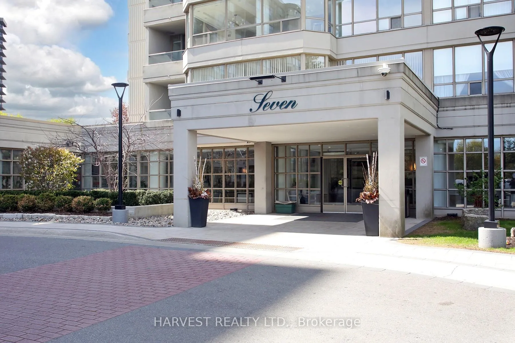 Photo 4 of Unit 1402, 7 Townsgate Drive, Vaughan, Crestwood-Springfarm-Yorkhill — HOMEH