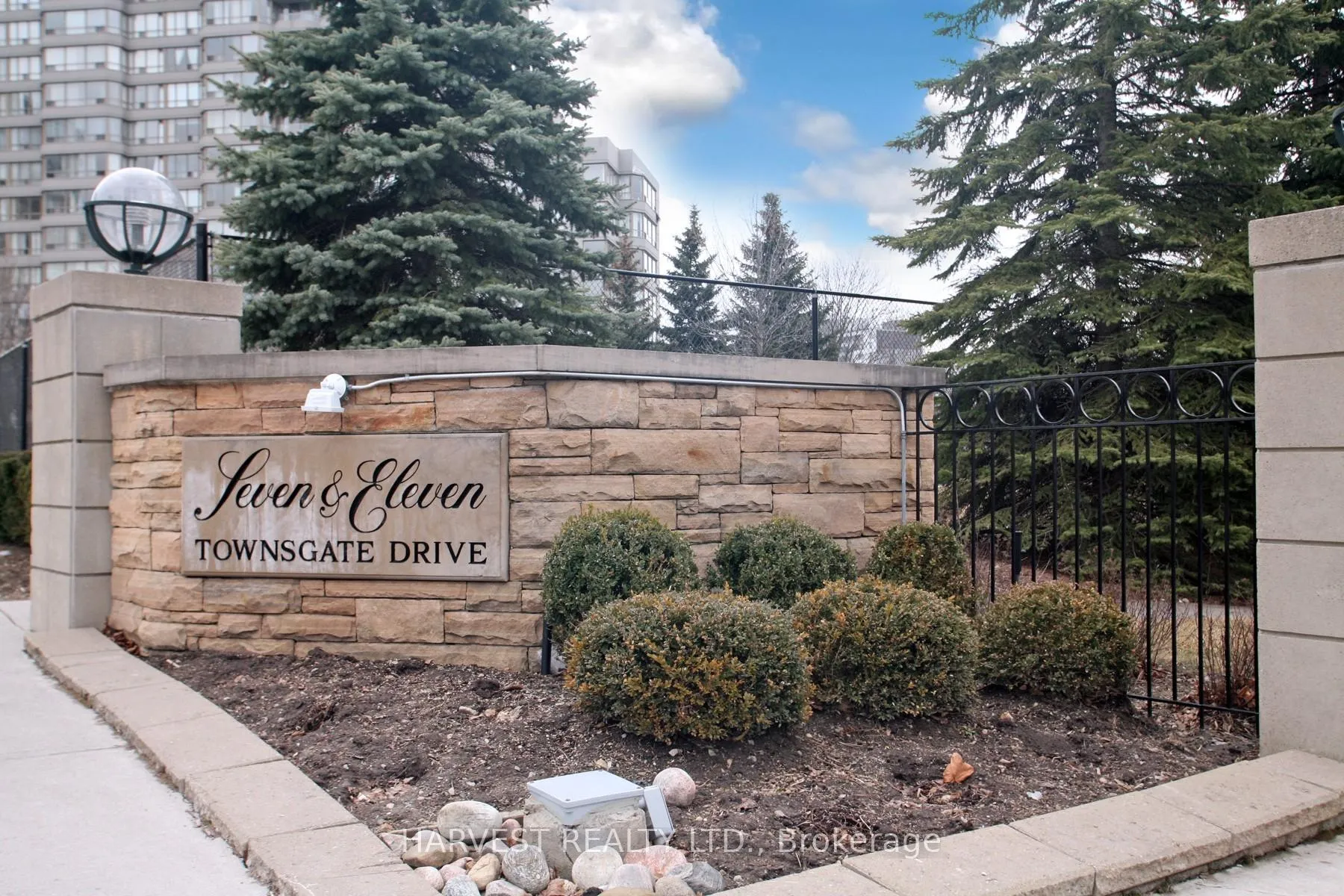 Photo 5 of Unit 1402, 7 Townsgate Drive, Vaughan, Crestwood-Springfarm-Yorkhill — HOMEH