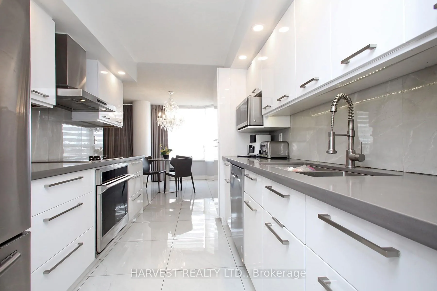 Photo 11 of Unit 1402, 7 Townsgate Drive, Vaughan, Crestwood-Springfarm-Yorkhill — HOMEH