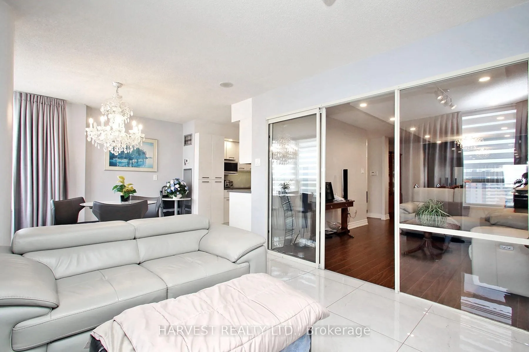 Photo 15 of Unit 1402, 7 Townsgate Drive, Vaughan, Crestwood-Springfarm-Yorkhill — HOMEH