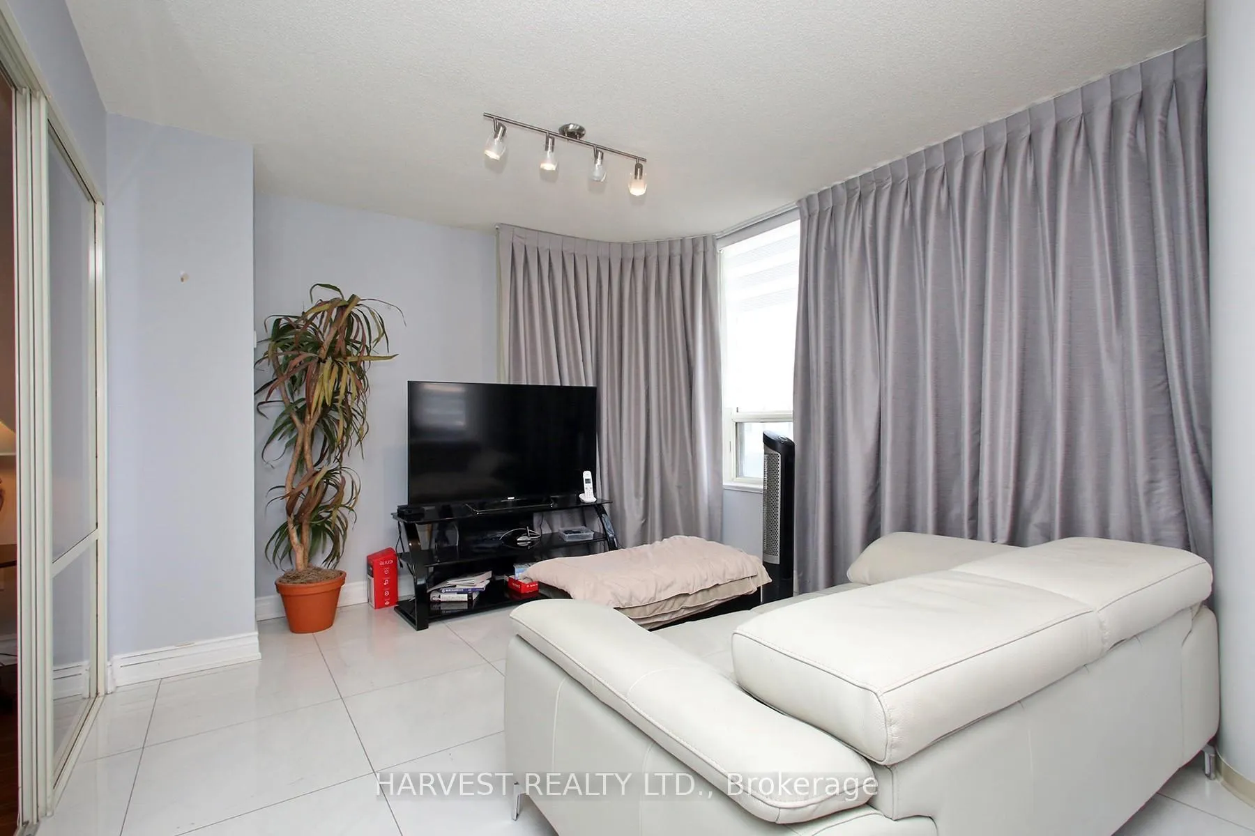 Photo 16 of Unit 1402, 7 Townsgate Drive, Vaughan, Crestwood-Springfarm-Yorkhill — HOMEH