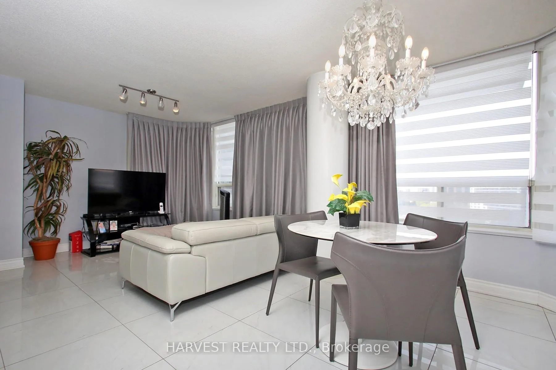 Photo 17 of Unit 1402, 7 Townsgate Drive, Vaughan, Crestwood-Springfarm-Yorkhill — HOMEH