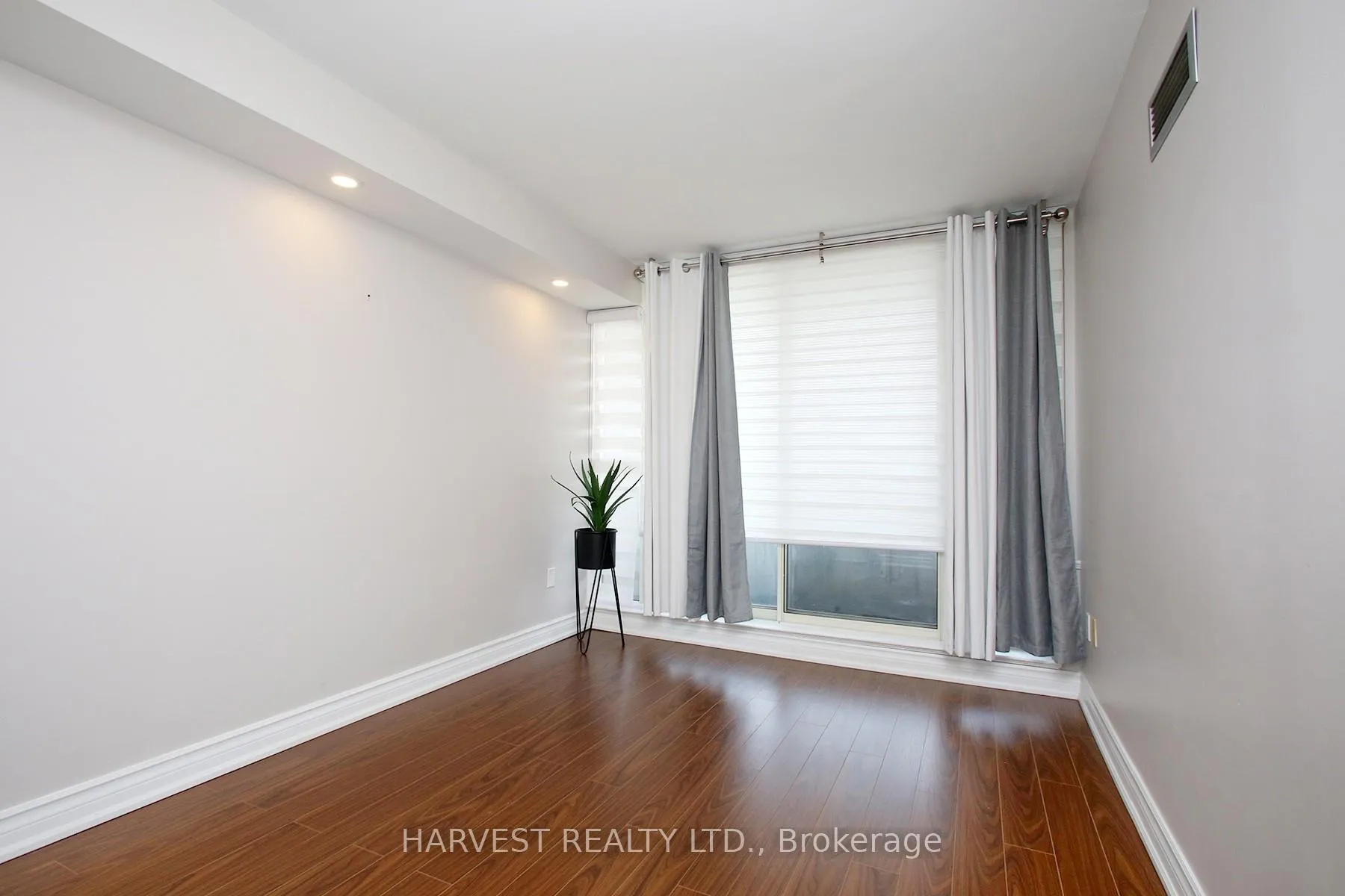 Photo 30 of Unit 1402, 7 Townsgate Drive, Vaughan, Crestwood-Springfarm-Yorkhill — HOMEH