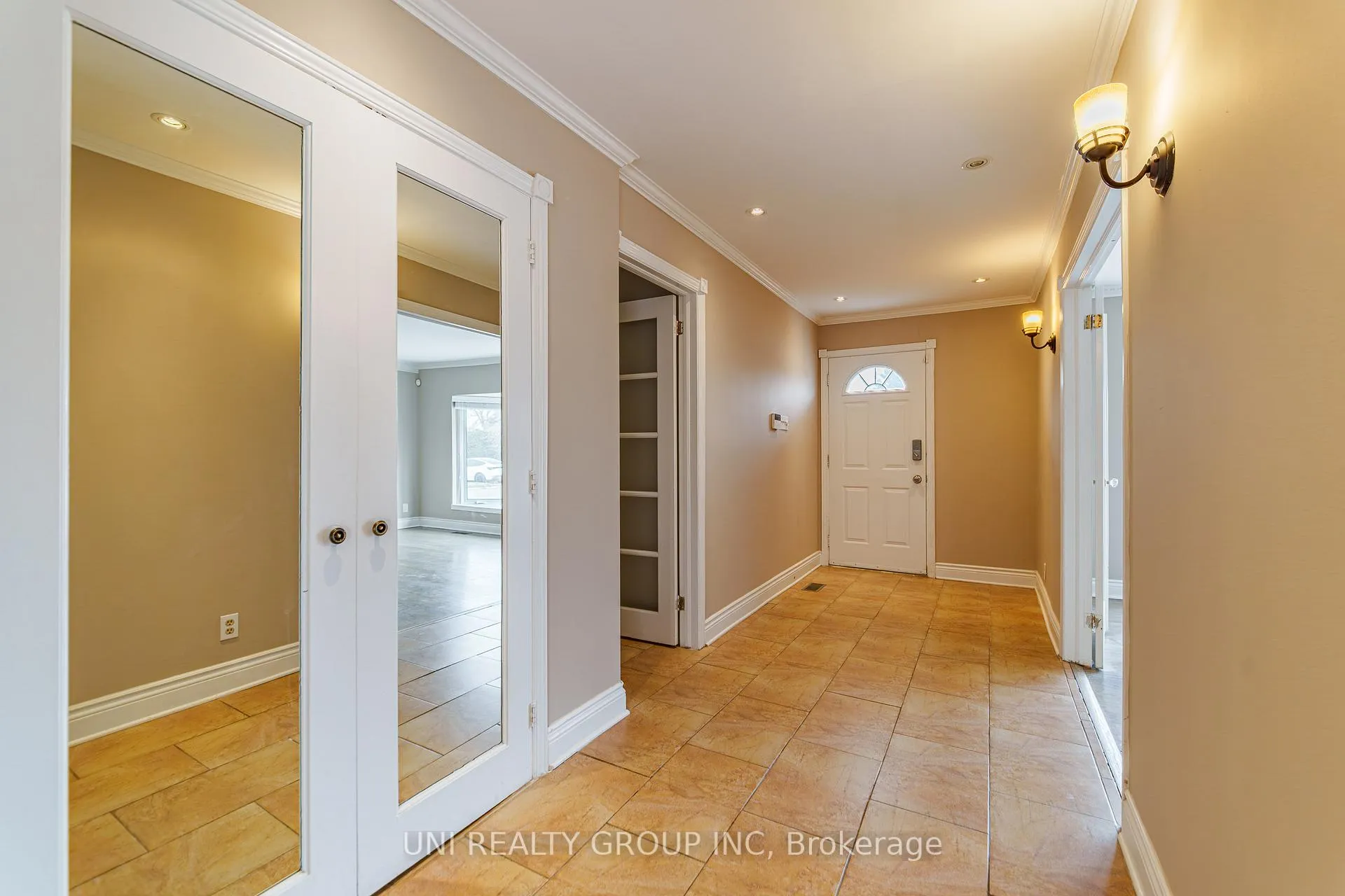Photo 3 of 17 Forest Park Avenue, Ottawa, City View/Skyline/Fisher Heights/Parkwood Hills — HOMEH