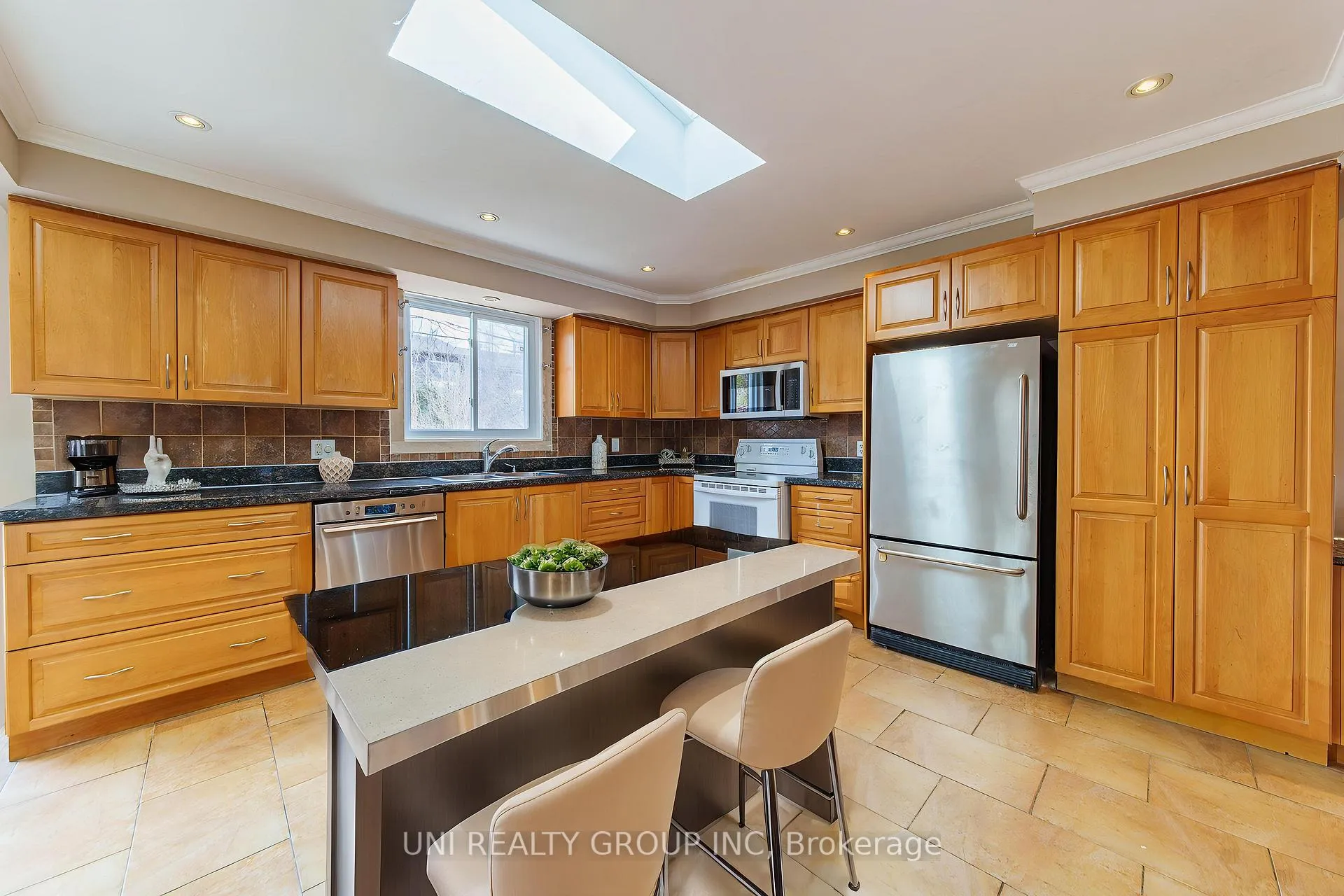 Photo 5 of 17 Forest Park Avenue, Ottawa, City View/Skyline/Fisher Heights/Parkwood Hills — HOMEH