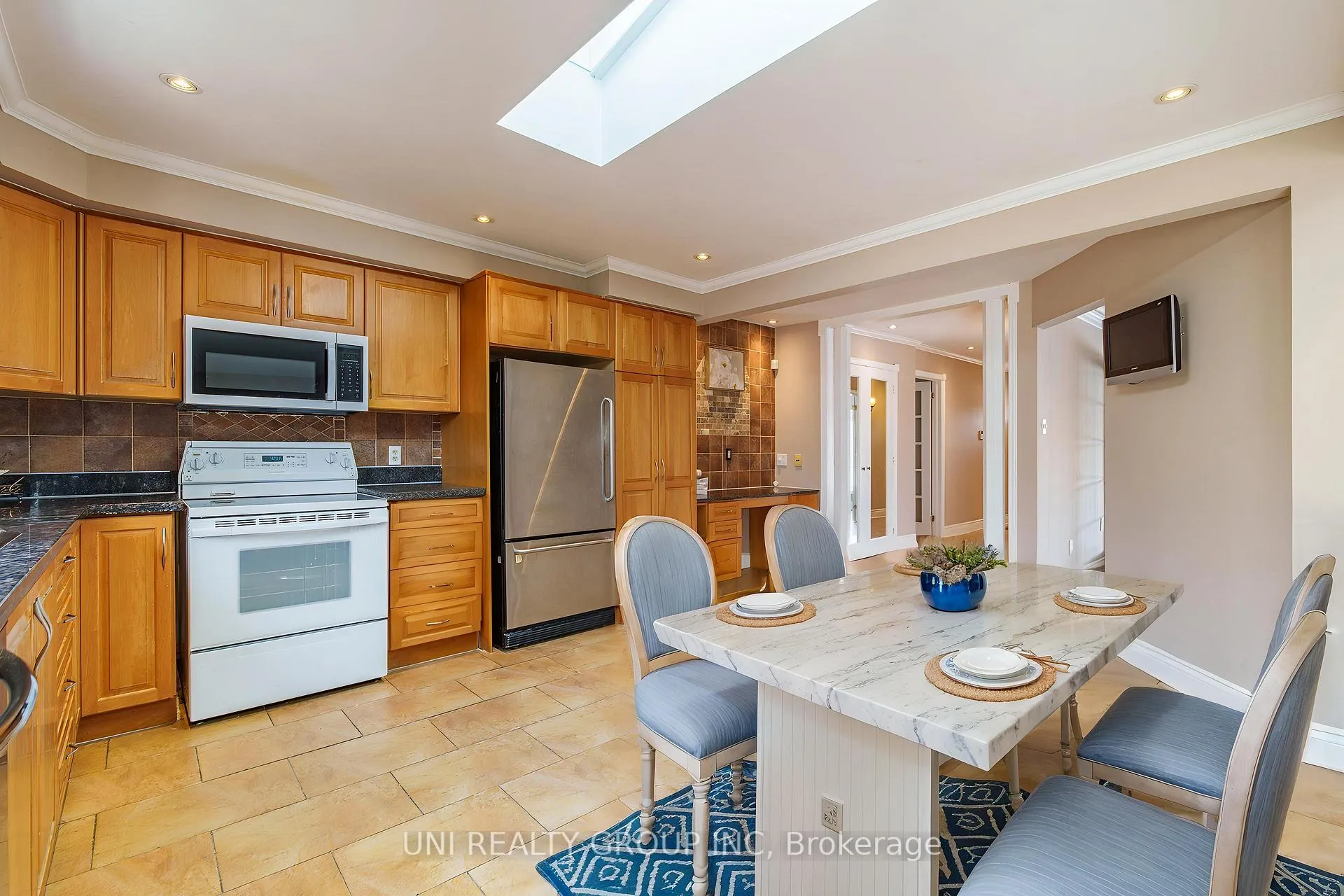 Photo 6 of 17 Forest Park Avenue, Ottawa, City View/Skyline/Fisher Heights/Parkwood Hills — HOMEH