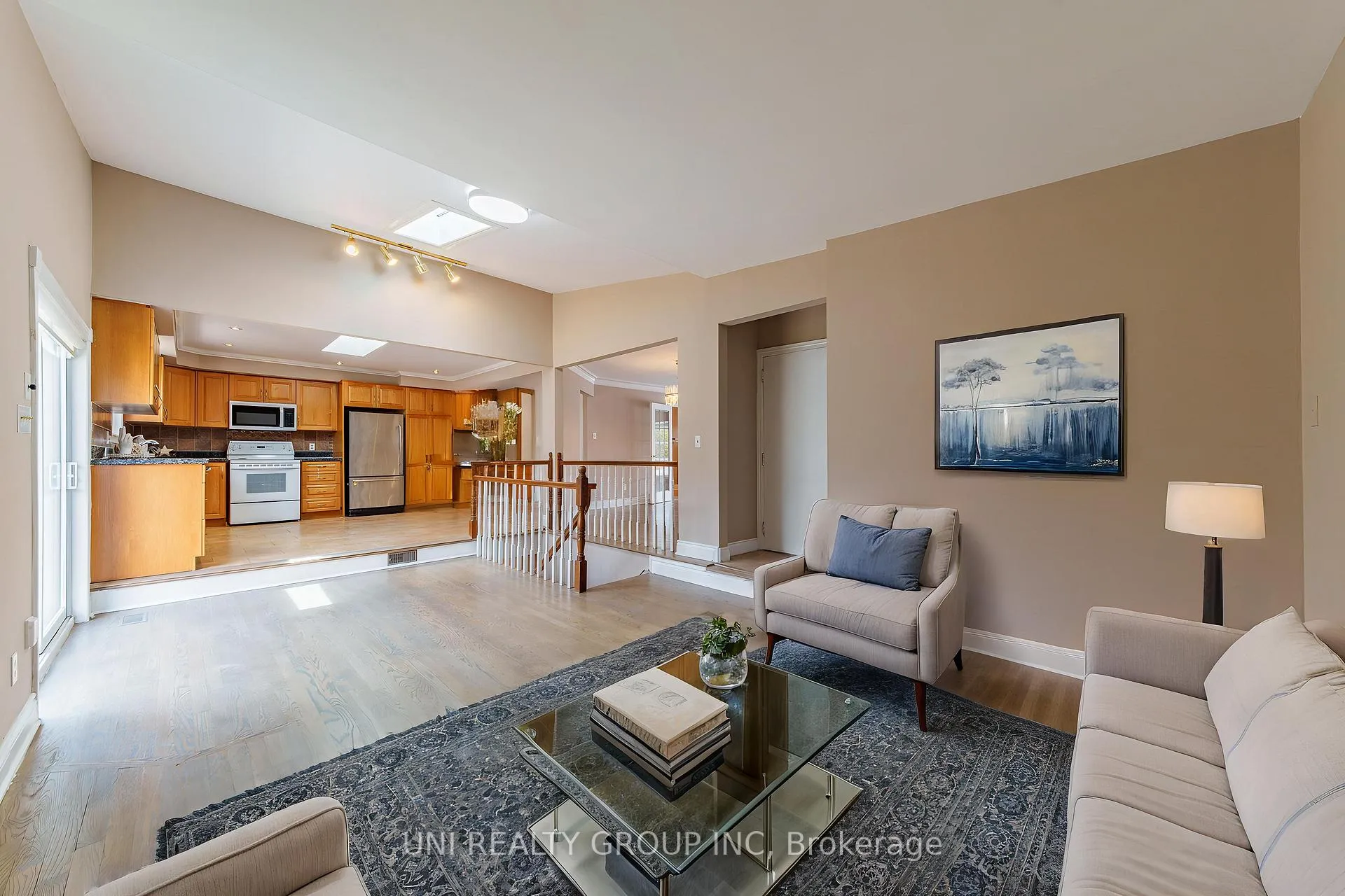 Photo 8 of 17 Forest Park Avenue, Ottawa, City View/Skyline/Fisher Heights/Parkwood Hills — HOMEH