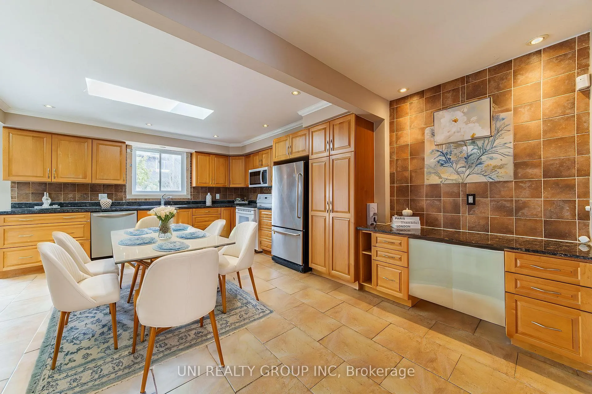 Photo 11 of 17 Forest Park Avenue, Ottawa, City View/Skyline/Fisher Heights/Parkwood Hills — HOMEH