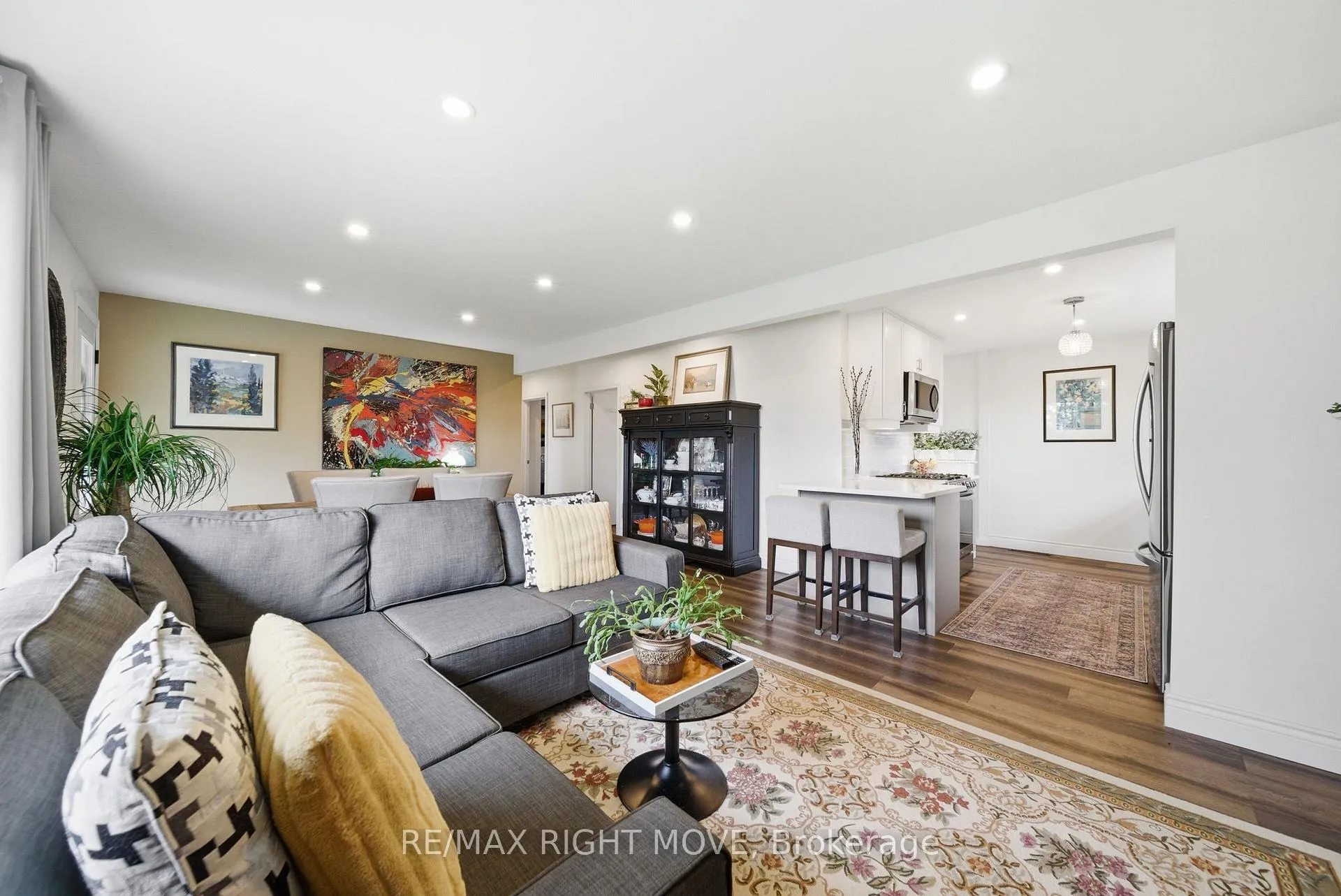 Photo 6 of 84 Brant Street W, Orillia — HOMEH