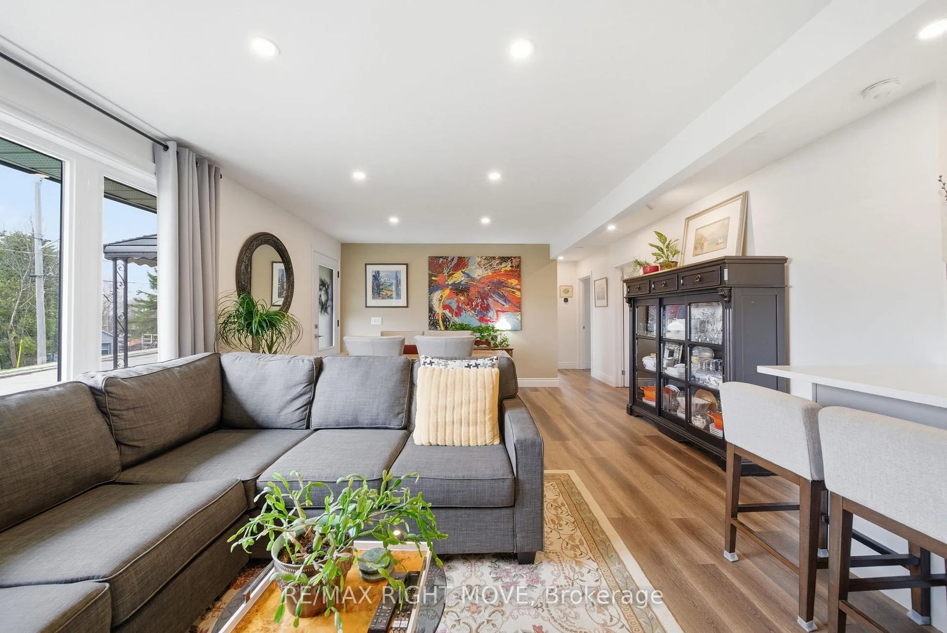 Photo 8 of 84 Brant Street W, Orillia — HOMEH