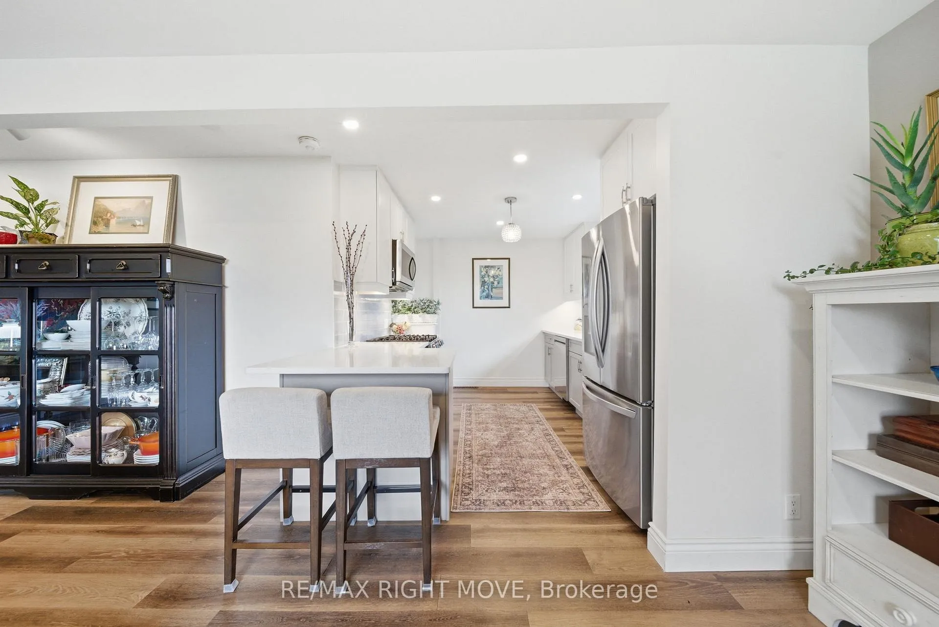 Photo 11 of 84 Brant Street W, Orillia — HOMEH