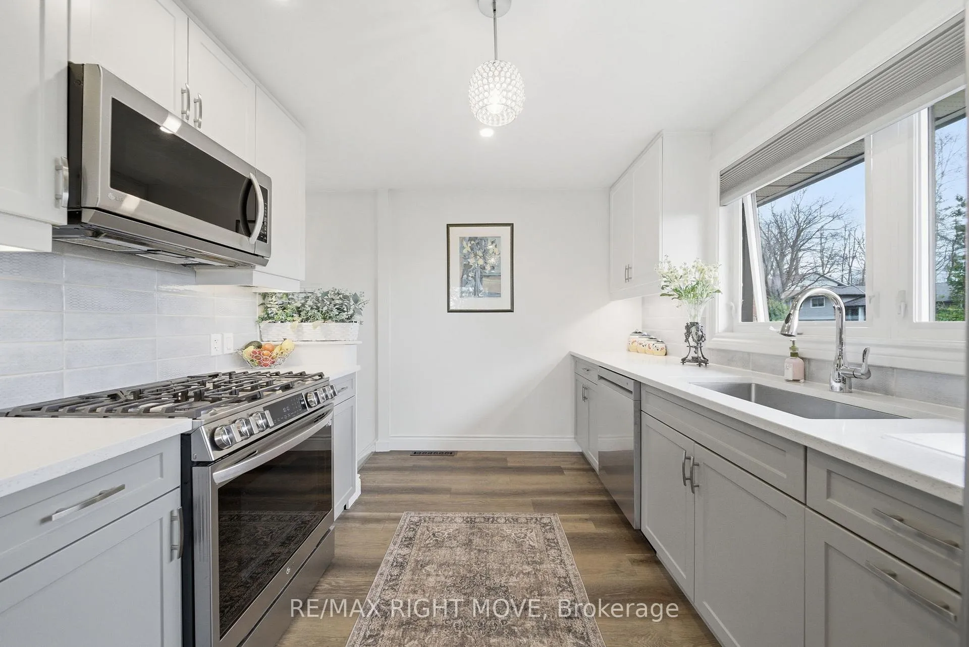Photo 13 of 84 Brant Street W, Orillia — HOMEH