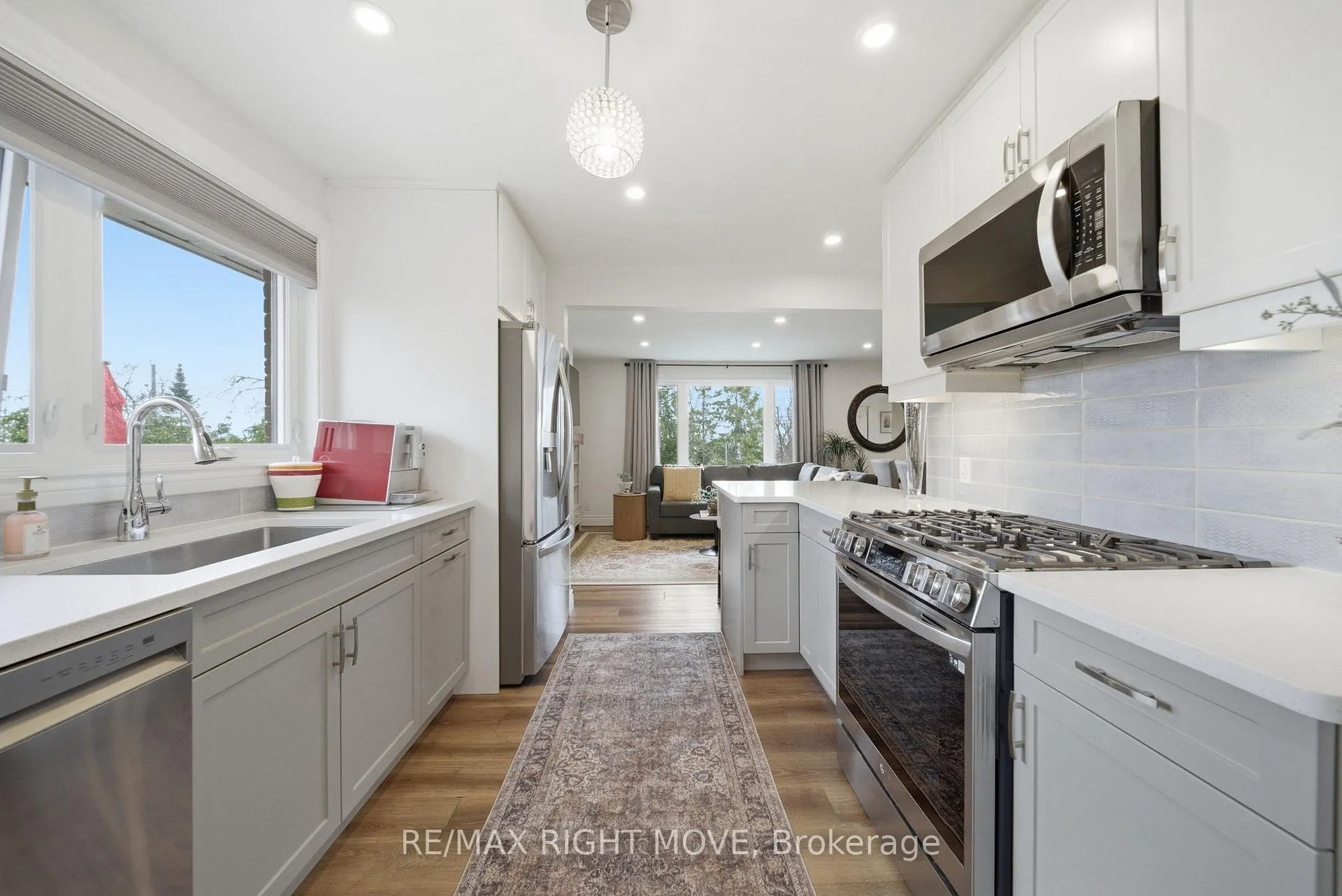 Photo 14 of 84 Brant Street W, Orillia — HOMEH