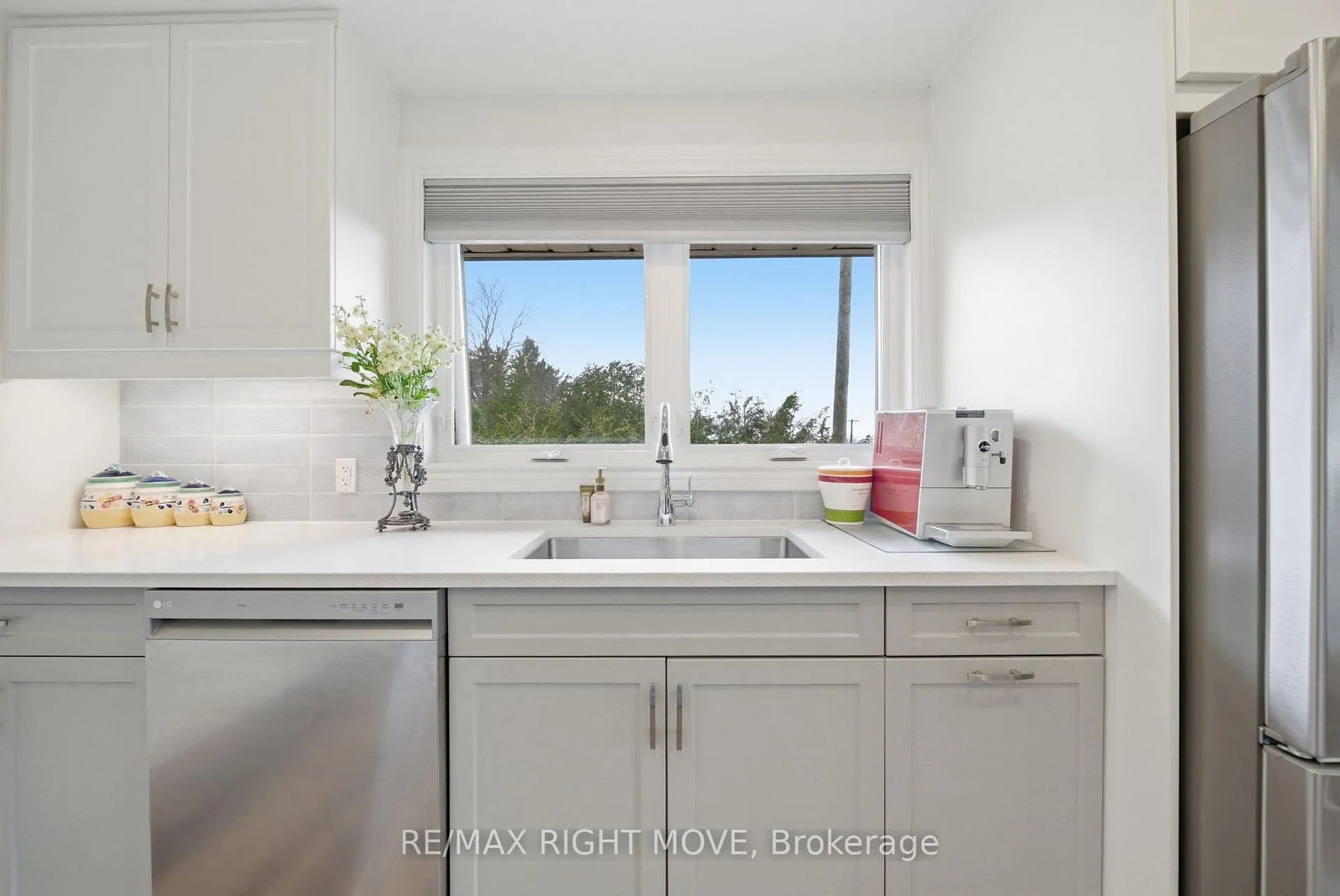 Photo 17 of 84 Brant Street W, Orillia — HOMEH