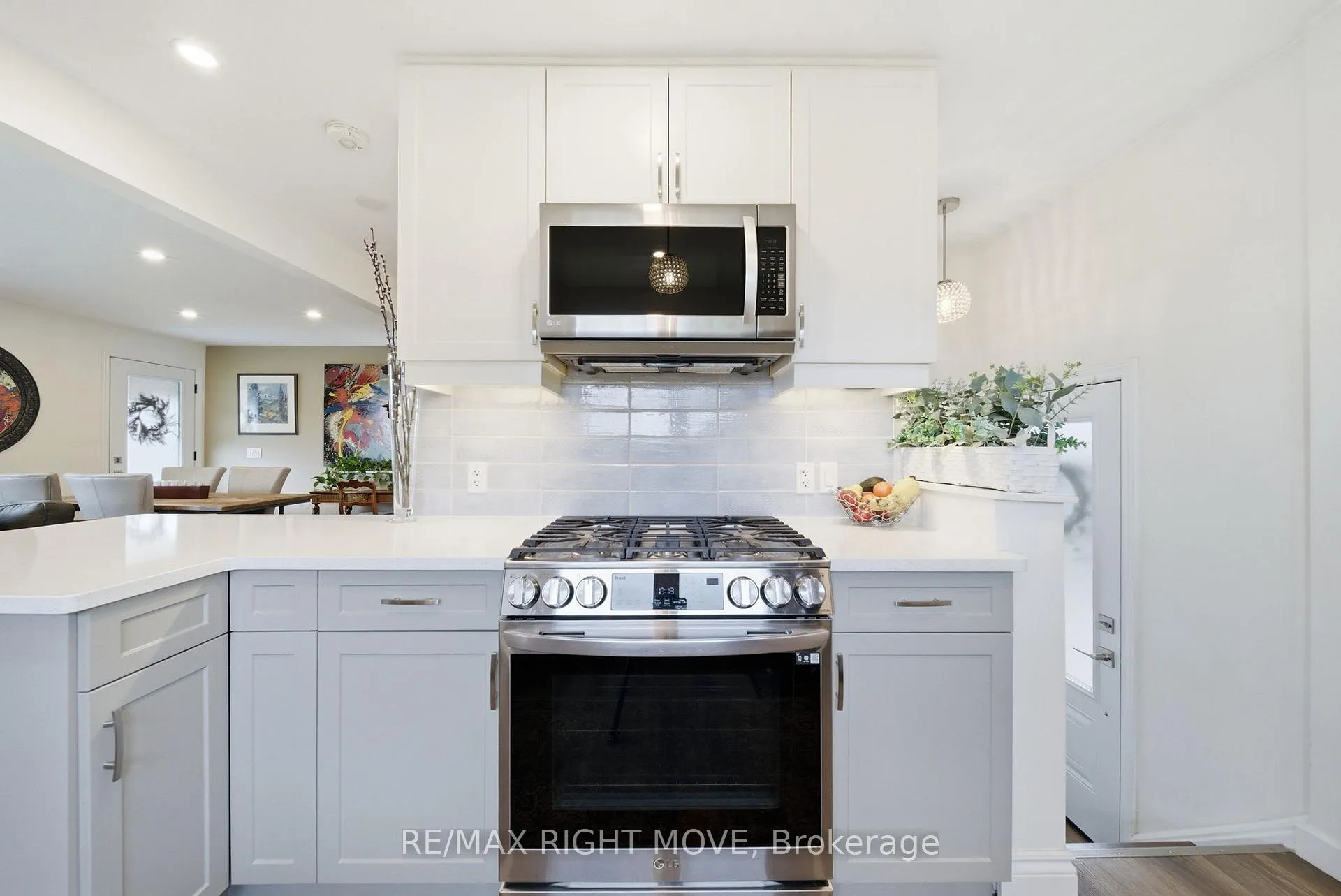 Photo 18 of 84 Brant Street W, Orillia — HOMEH