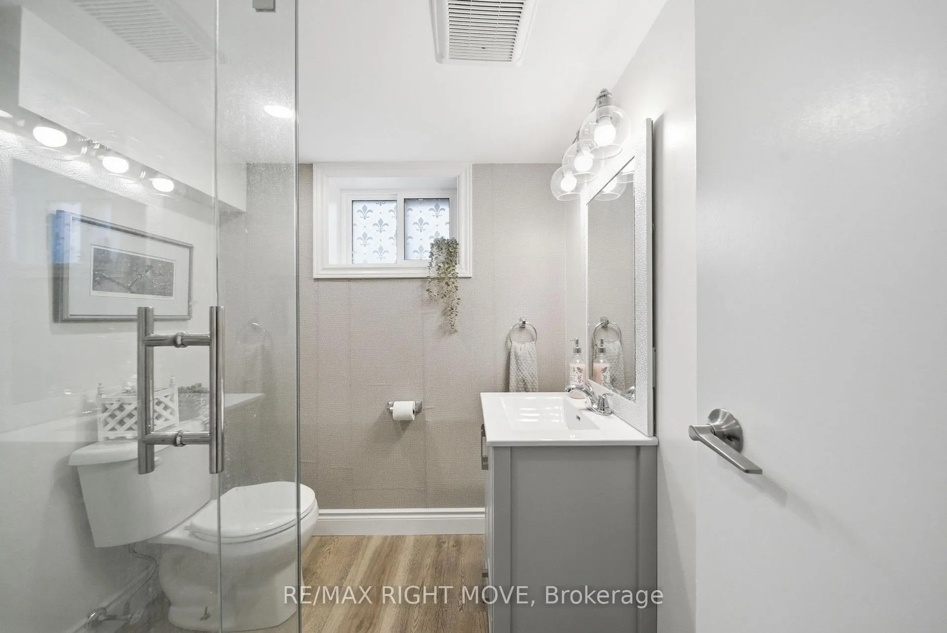 Photo 26 of 84 Brant Street W, Orillia — HOMEH