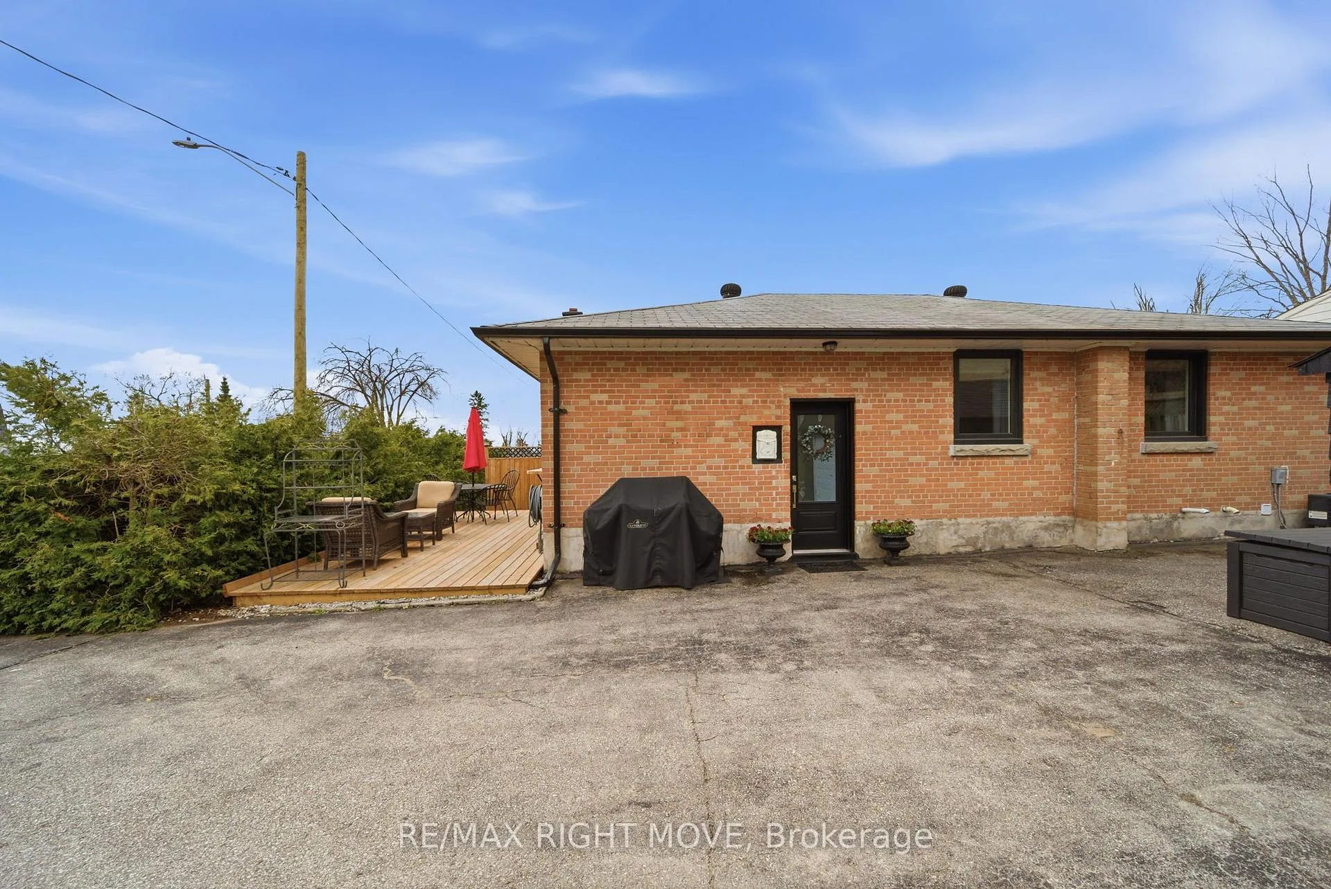 Photo 33 of 84 Brant Street W, Orillia — HOMEH