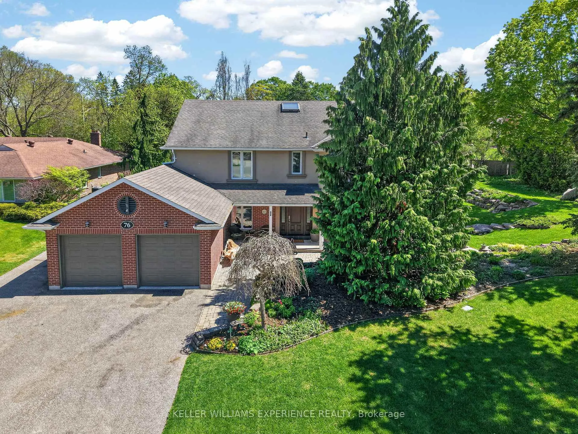 Photo 2 of 76 Royal Oak Drive, Barrie, South Shore — HOMEH