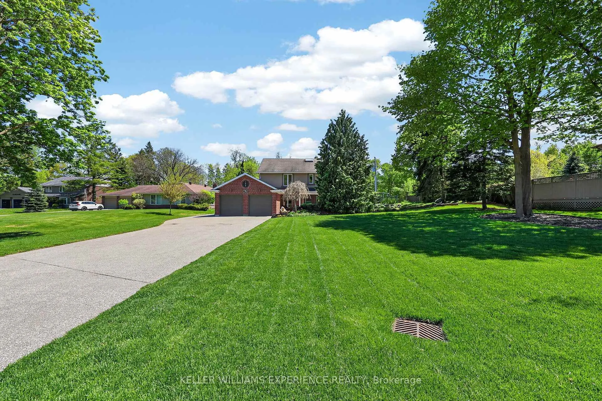 Photo 3 of 76 Royal Oak Drive, Barrie, South Shore — HOMEH