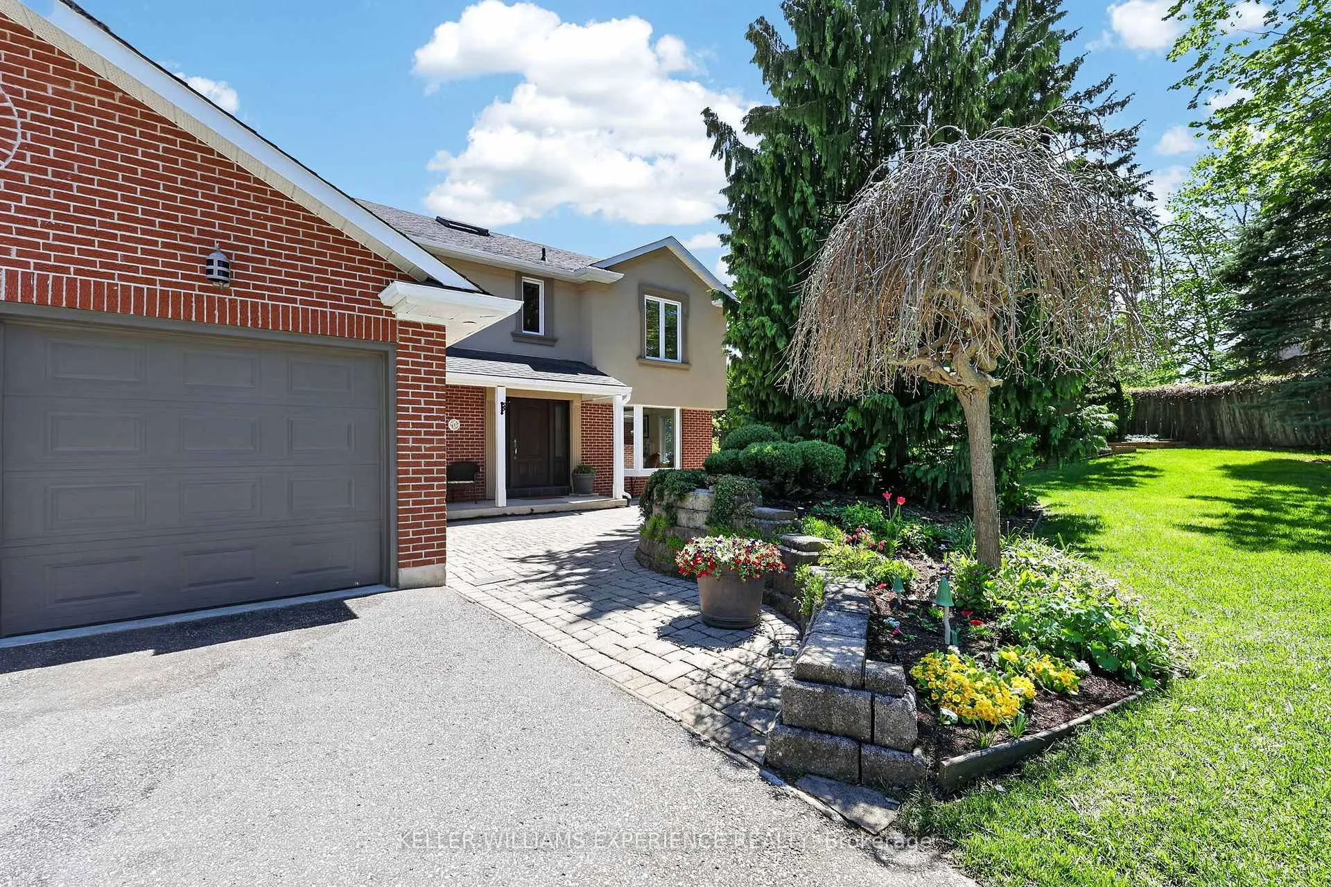 Photo 4 of 76 Royal Oak Drive, Barrie, South Shore — HOMEH