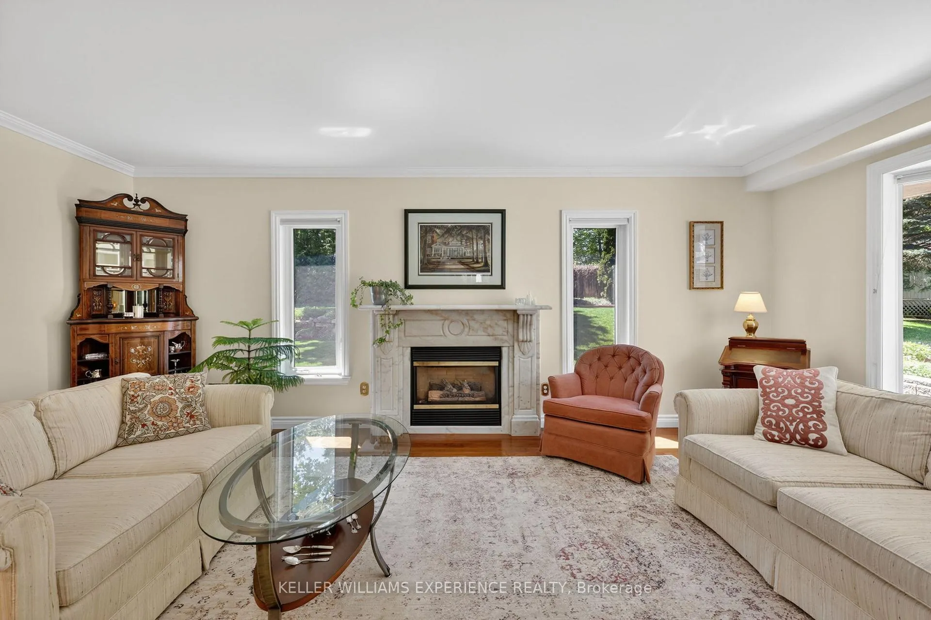 Photo 8 of 76 Royal Oak Drive, Barrie, South Shore — HOMEH
