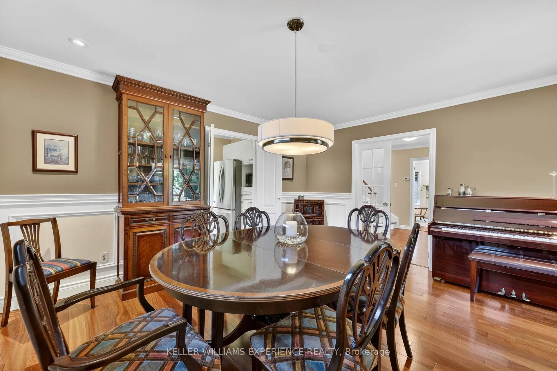 Photo 13 of 76 Royal Oak Drive, Barrie, South Shore — HOMEH